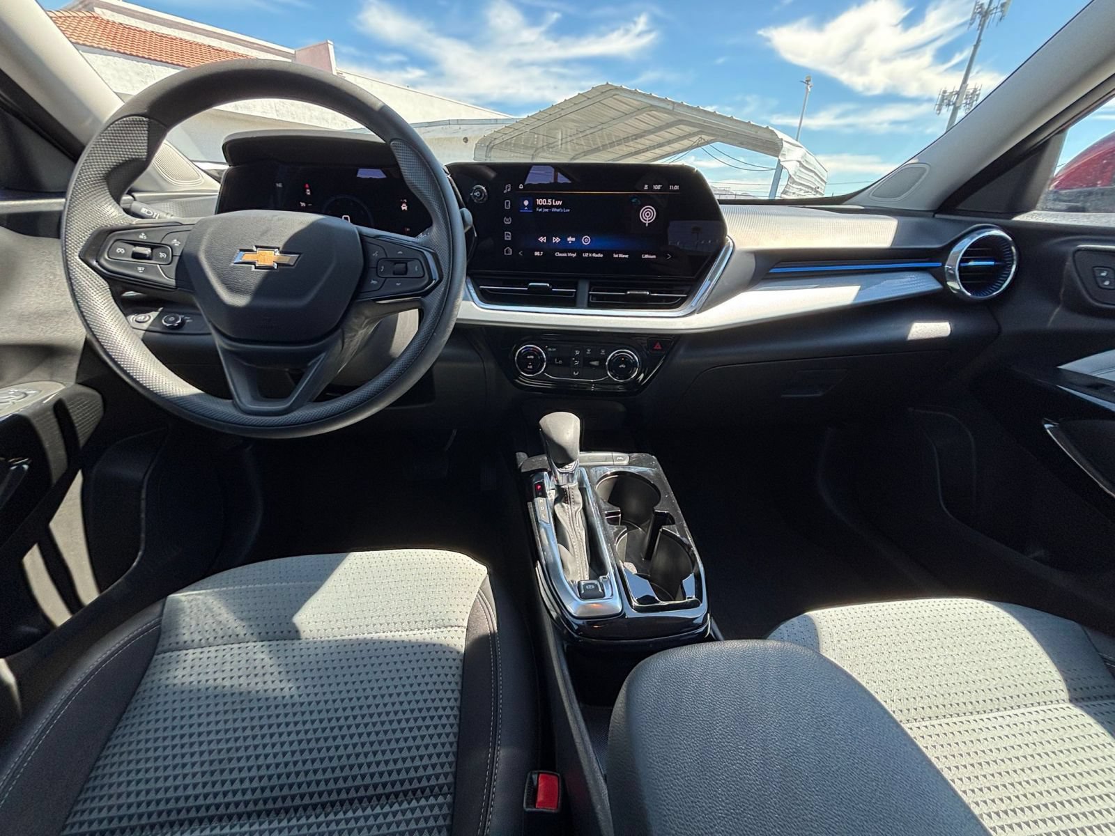 Thumbnail: 2025 Chevrolet Trax - 32