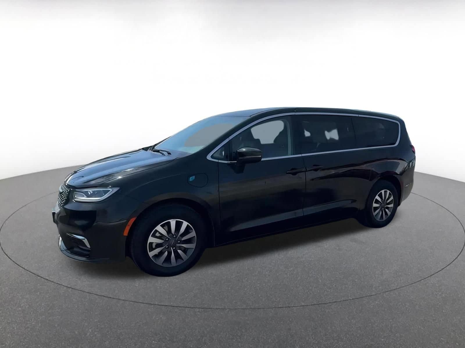 Thumbnail: 2023 Chrysler Pacifica - 7