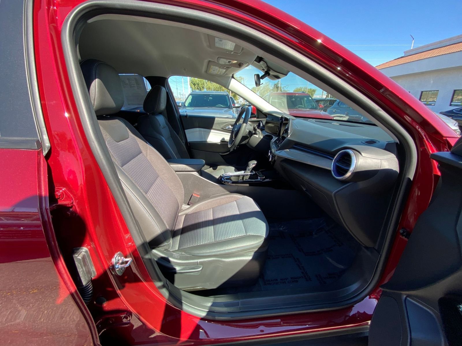 Thumbnail: 2025 Chevrolet Trax - 25