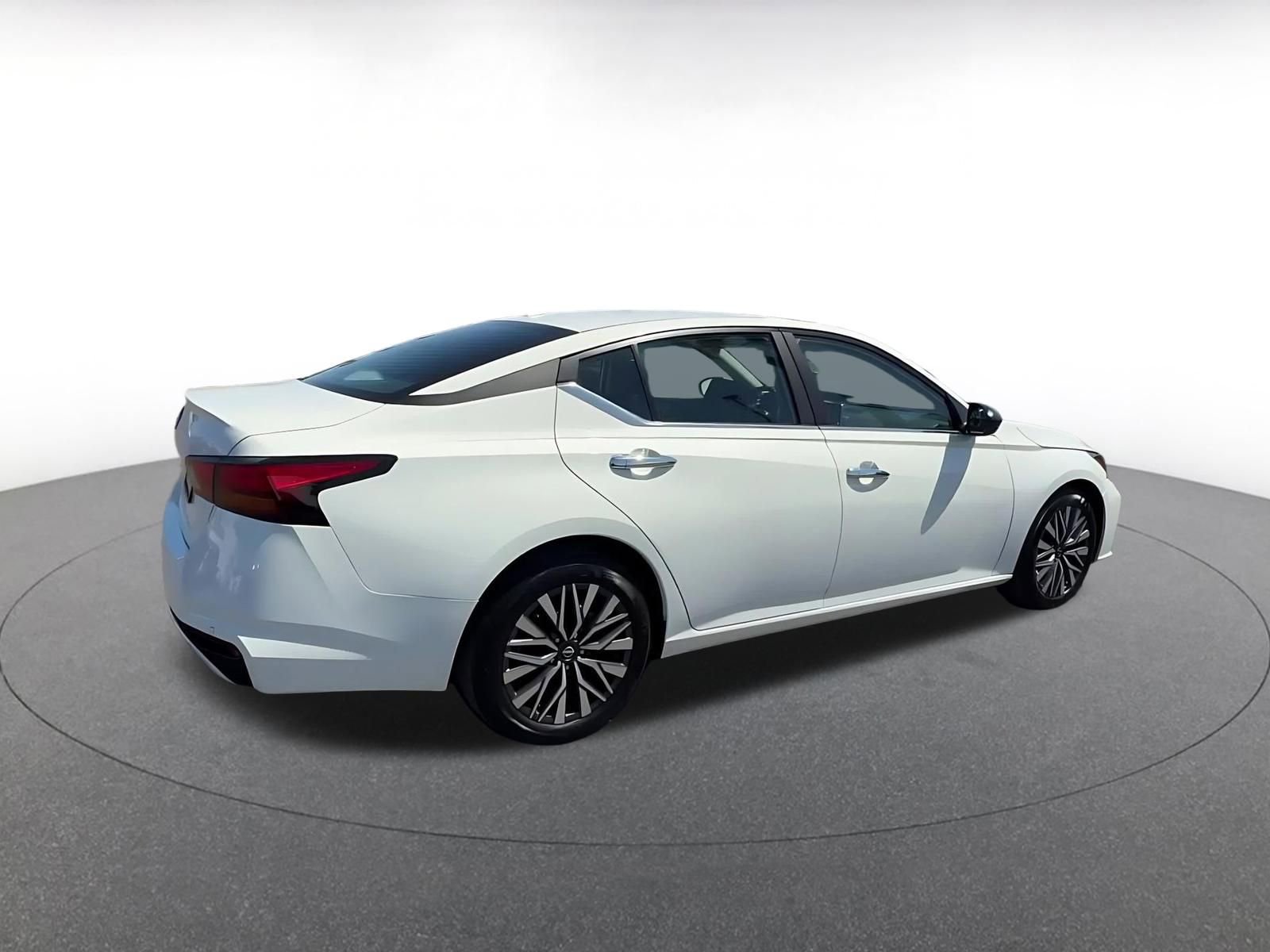 Thumbnail: 2025 Nissan Altima - 14