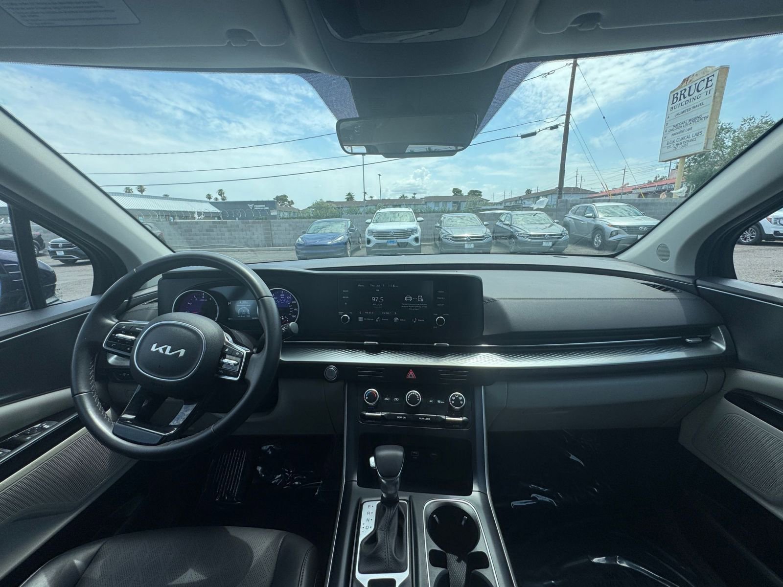 Thumbnail: 2024 Kia Carnival - 28