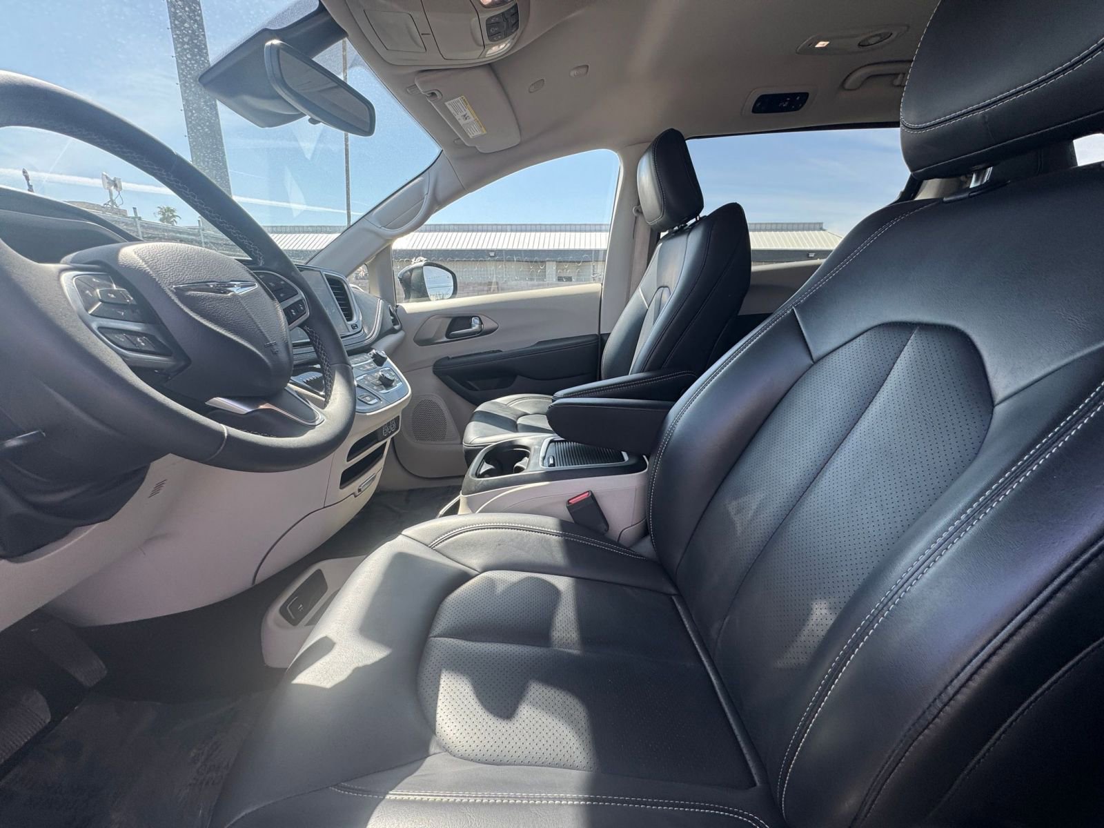 Thumbnail: 2023 Chrysler Pacifica - 21