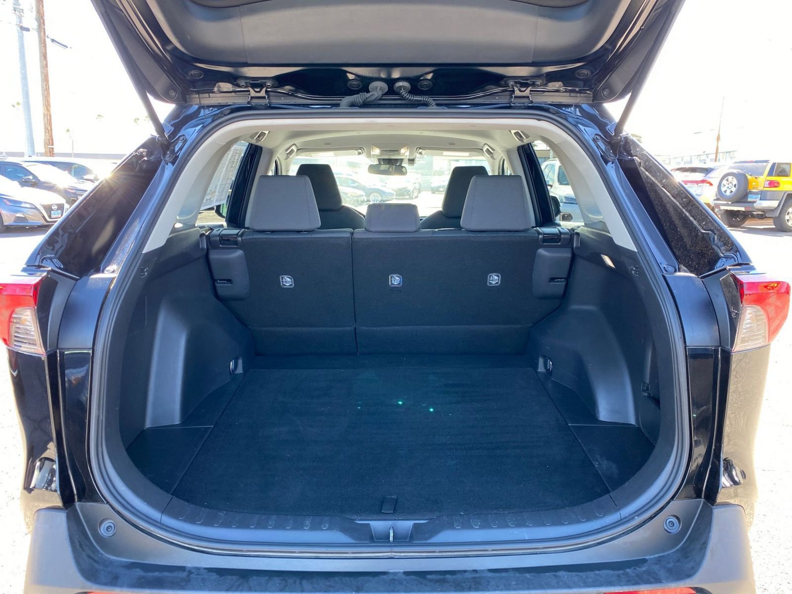 Thumbnail: 2025 Toyota RAV4 - 31