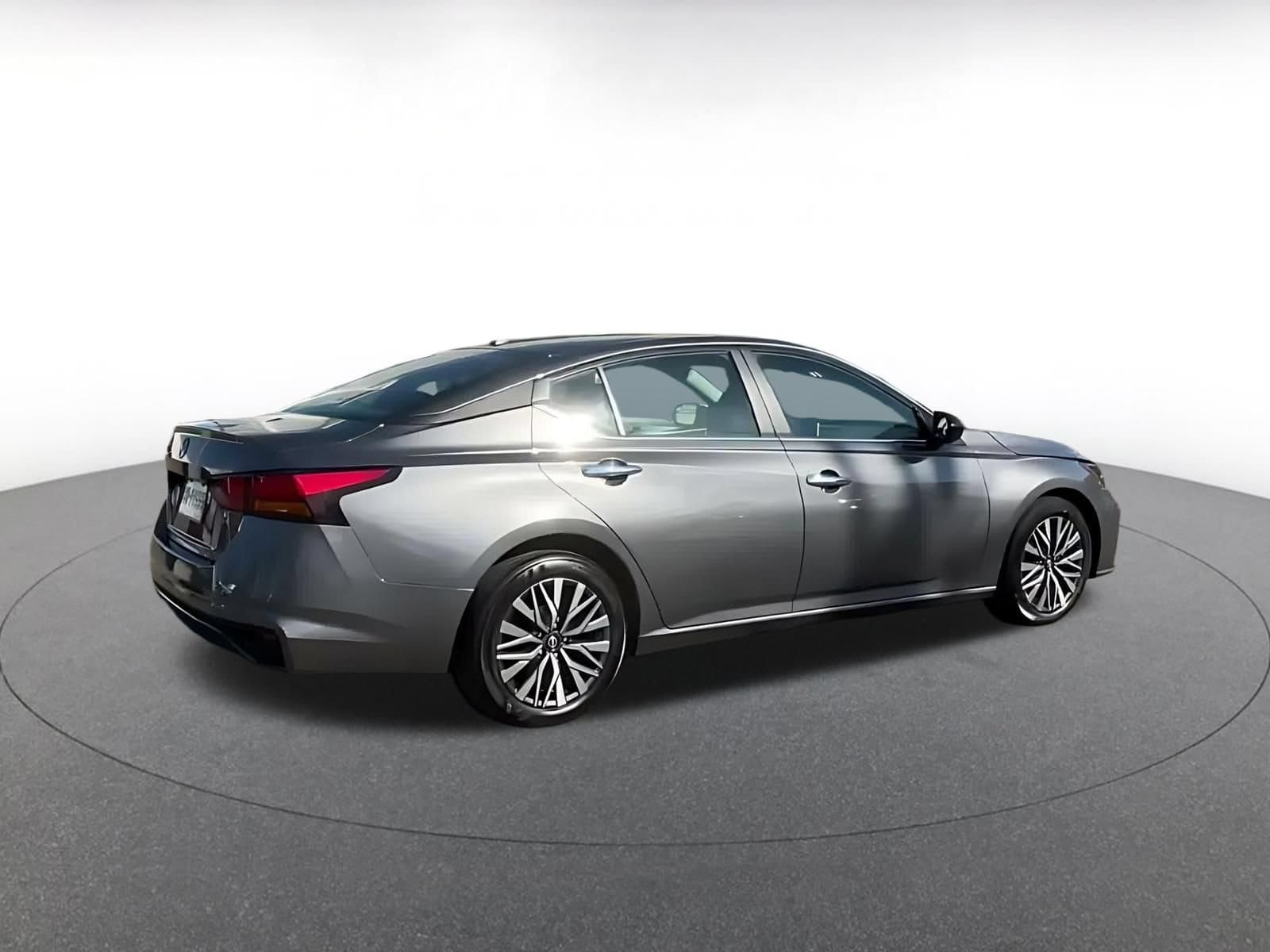 Thumbnail: 2025 Nissan Altima - 11