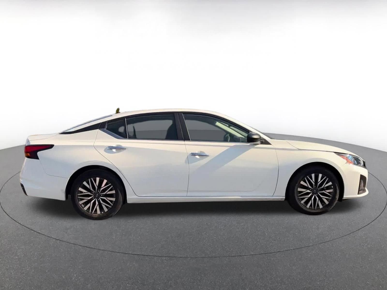 Thumbnail: 2025 Nissan Altima - 16