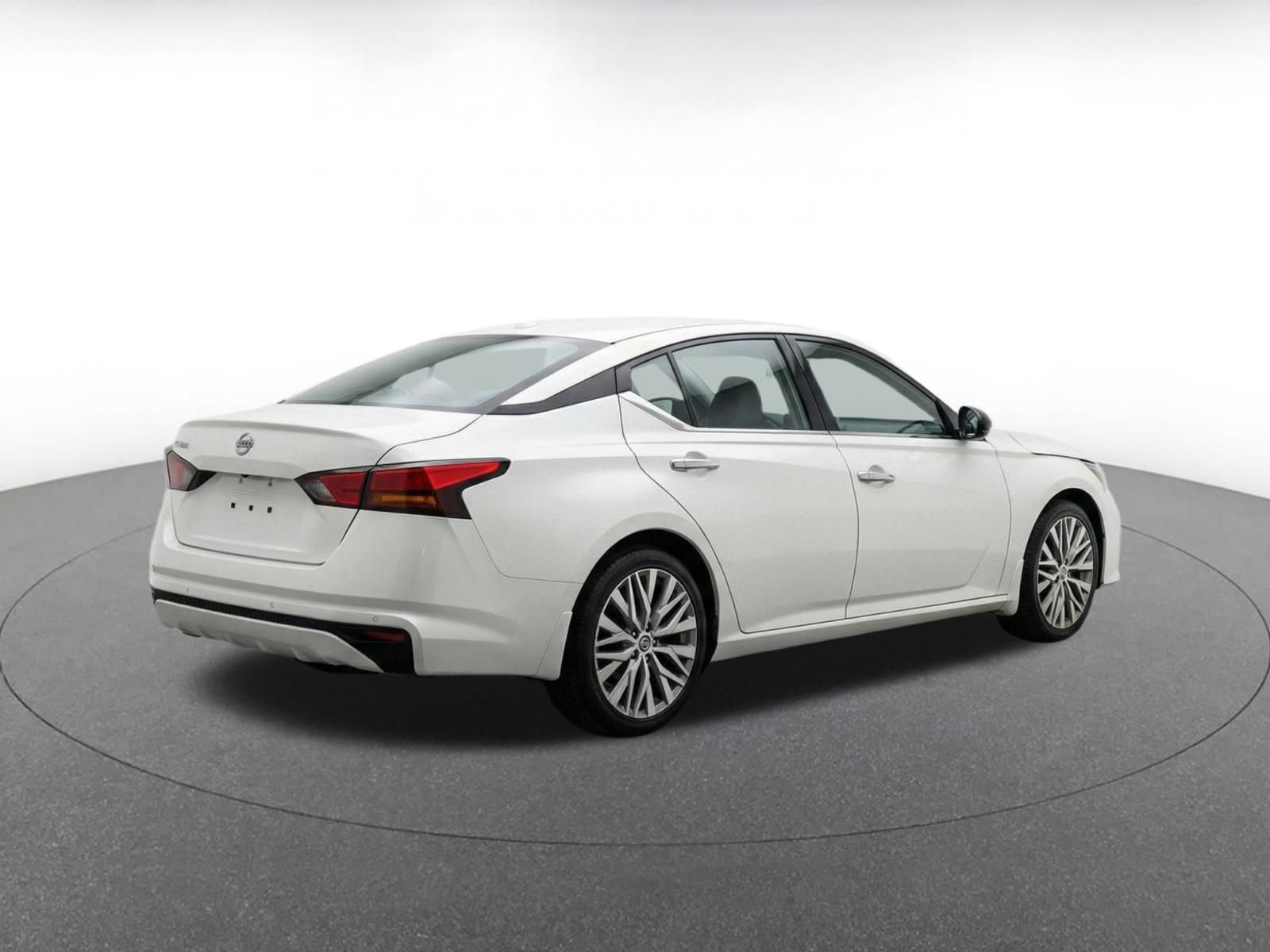 Thumbnail: 2025 Nissan Altima - 9