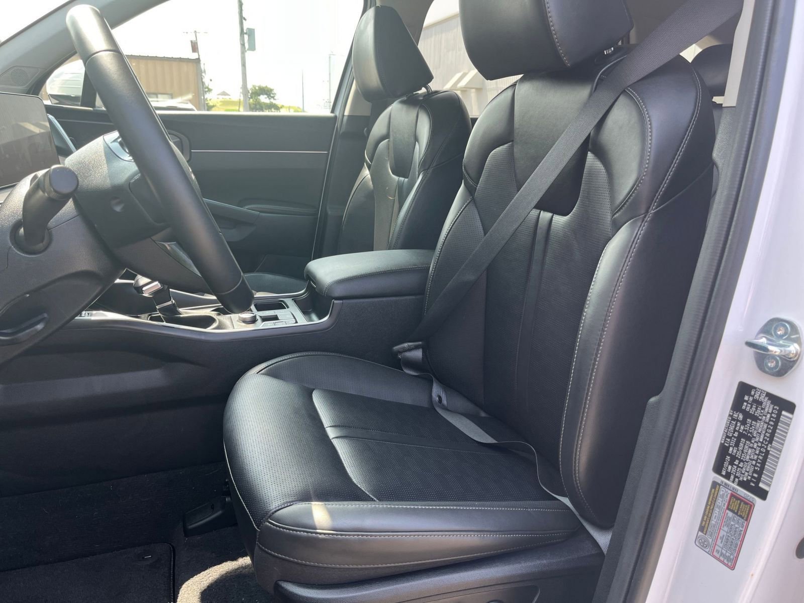 2024 Kia Sorento S 32