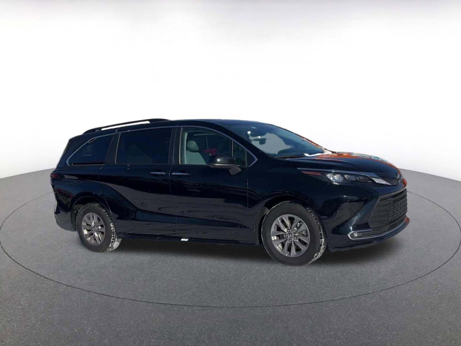 Thumbnail: 2024 Toyota Sienna - 2