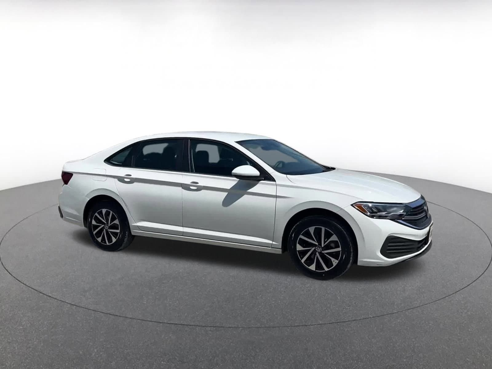 Thumbnail: 2024 Volkswagen Jetta - 2