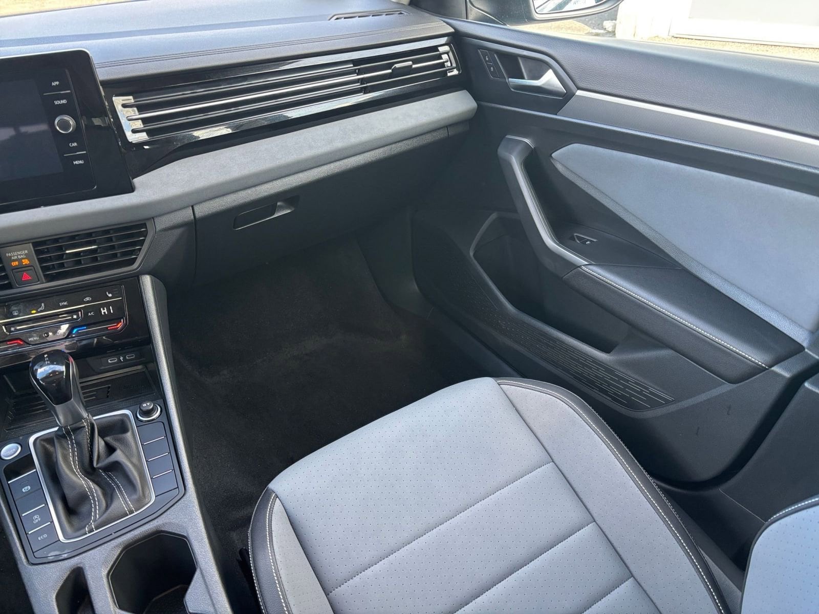 Thumbnail: 2025 Volkswagen Jetta - 31