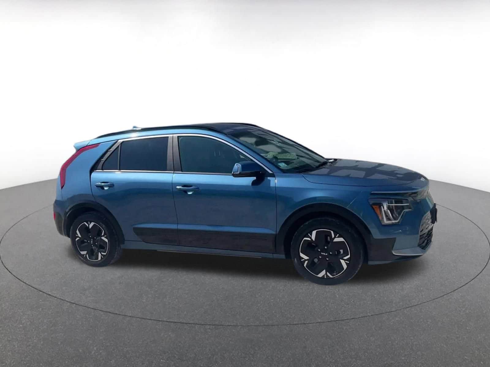 Thumbnail: 2023 Kia Niro - 2