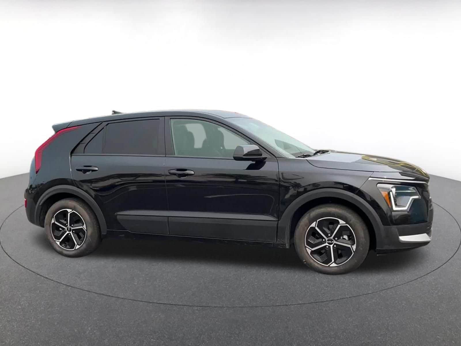 Thumbnail: 2026 Kia Niro - 16