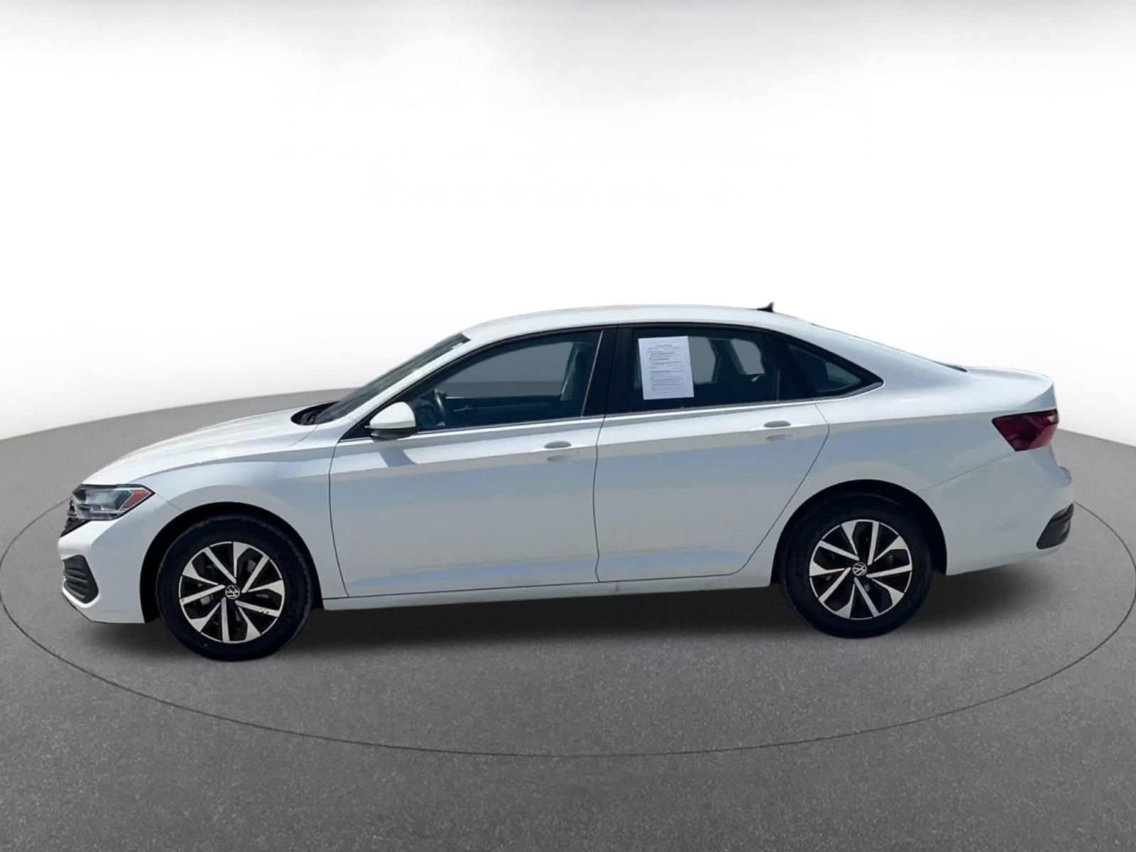 Thumbnail: 2024 Volkswagen Jetta - 9