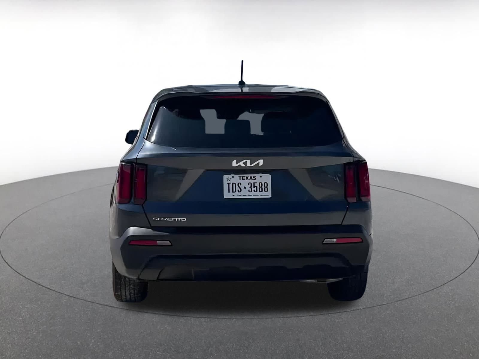 Thumbnail: 2023 Kia Sorento - 11