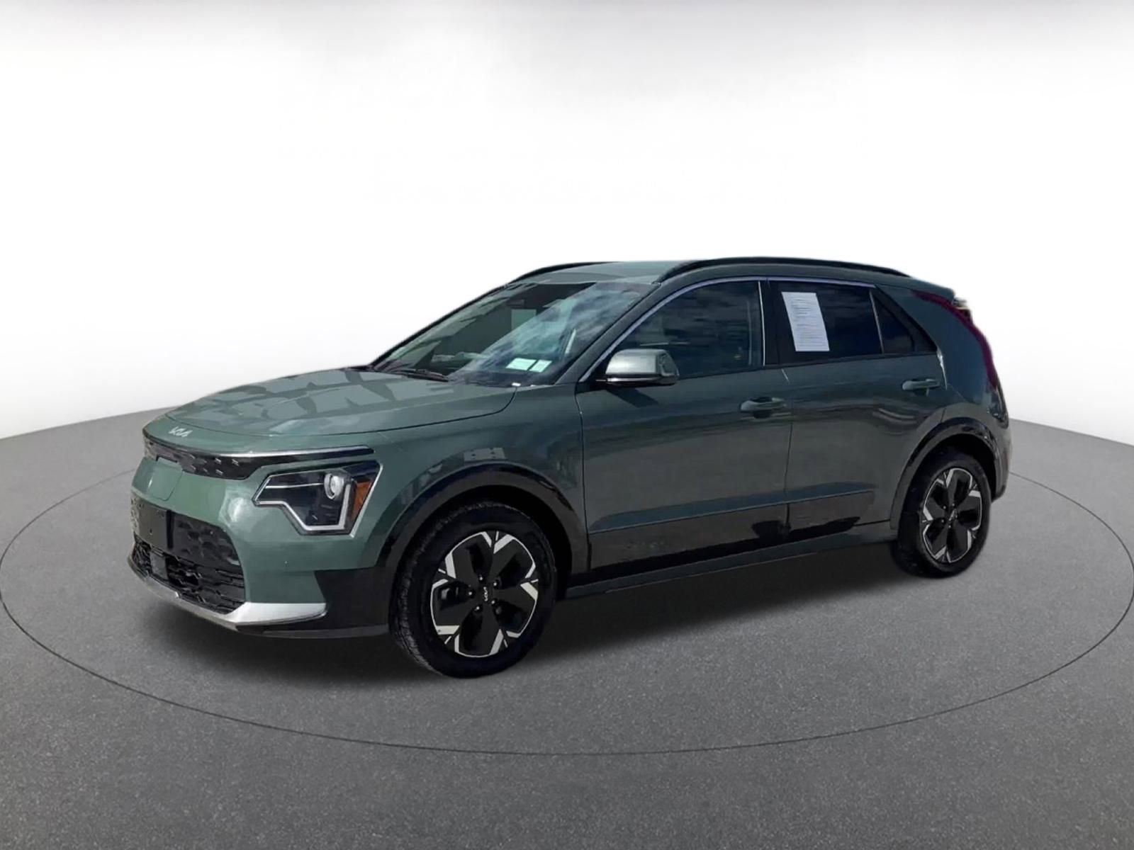 Thumbnail: 2023 Kia Niro - 8