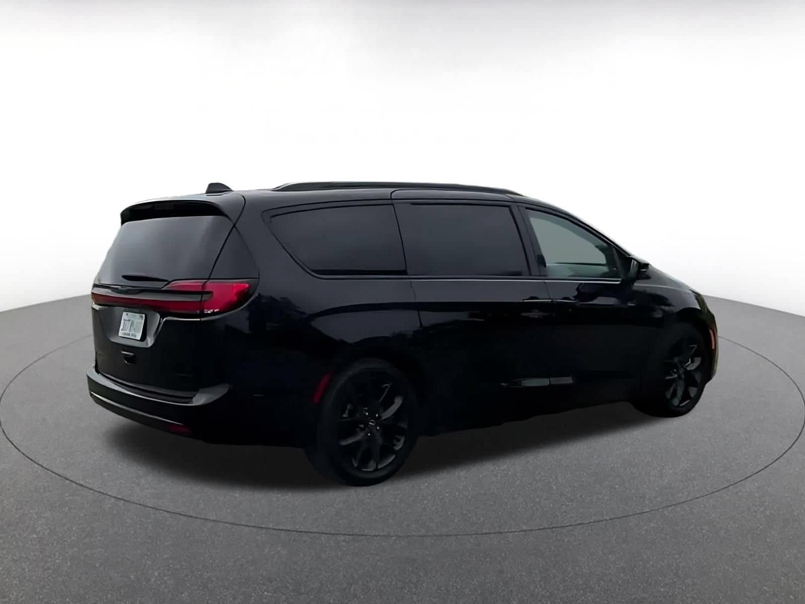 Thumbnail: 2025 Chrysler Pacifica - 12