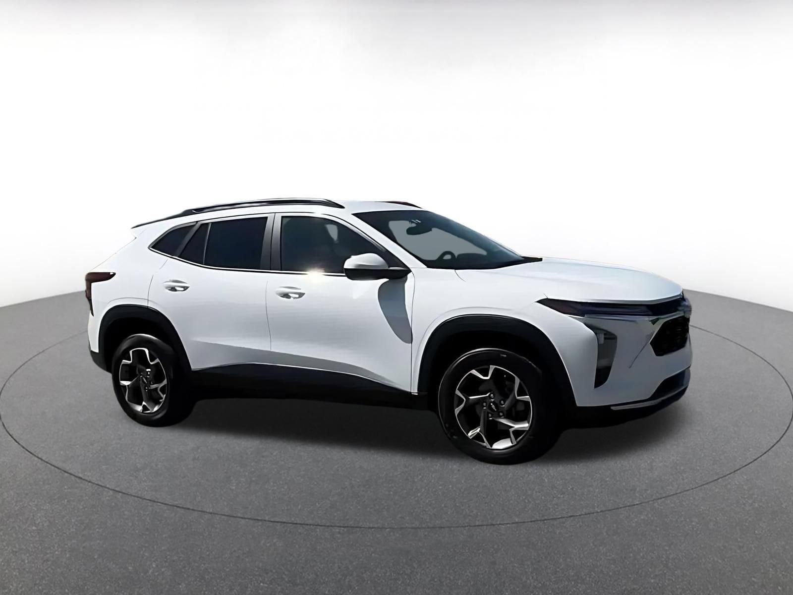 Thumbnail: 2025 Chevrolet Trax - 2