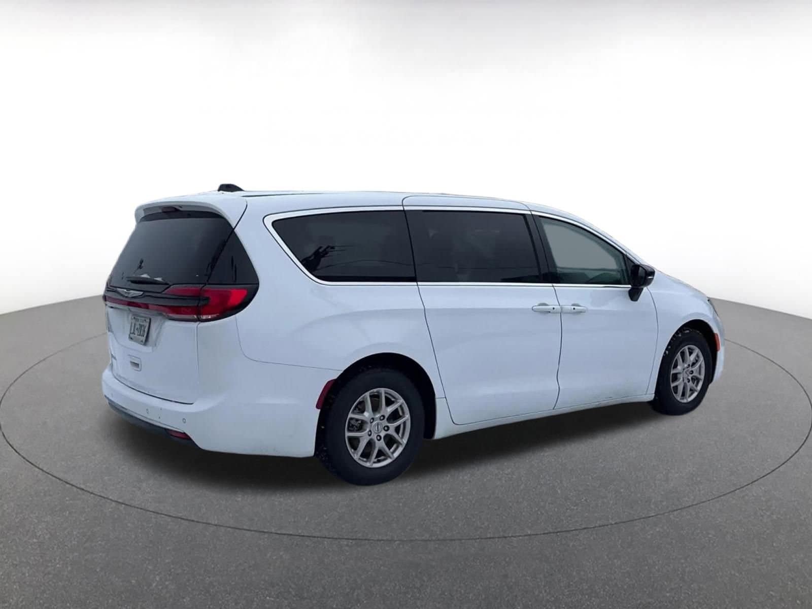 Thumbnail: 2024 Chrysler Pacifica - 14