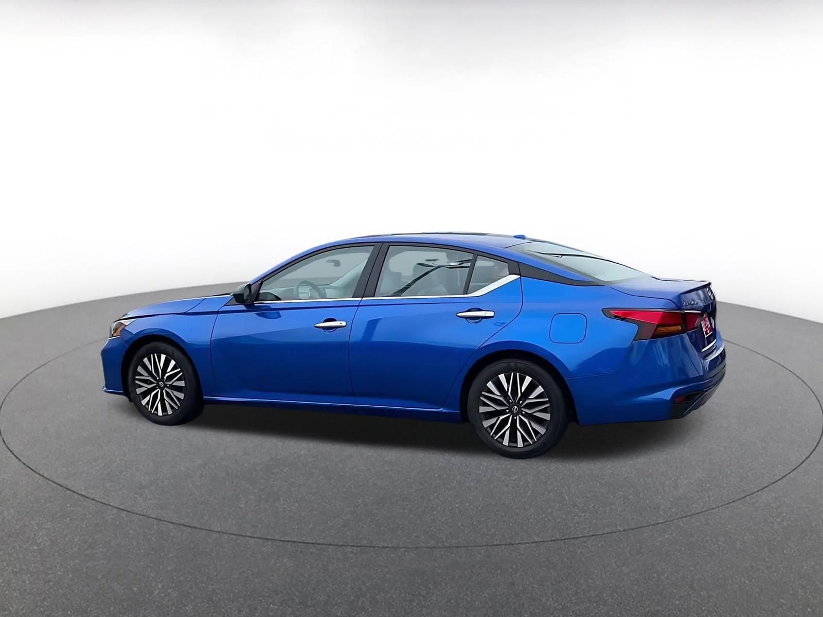 Thumbnail: 2025 Nissan Altima - 9