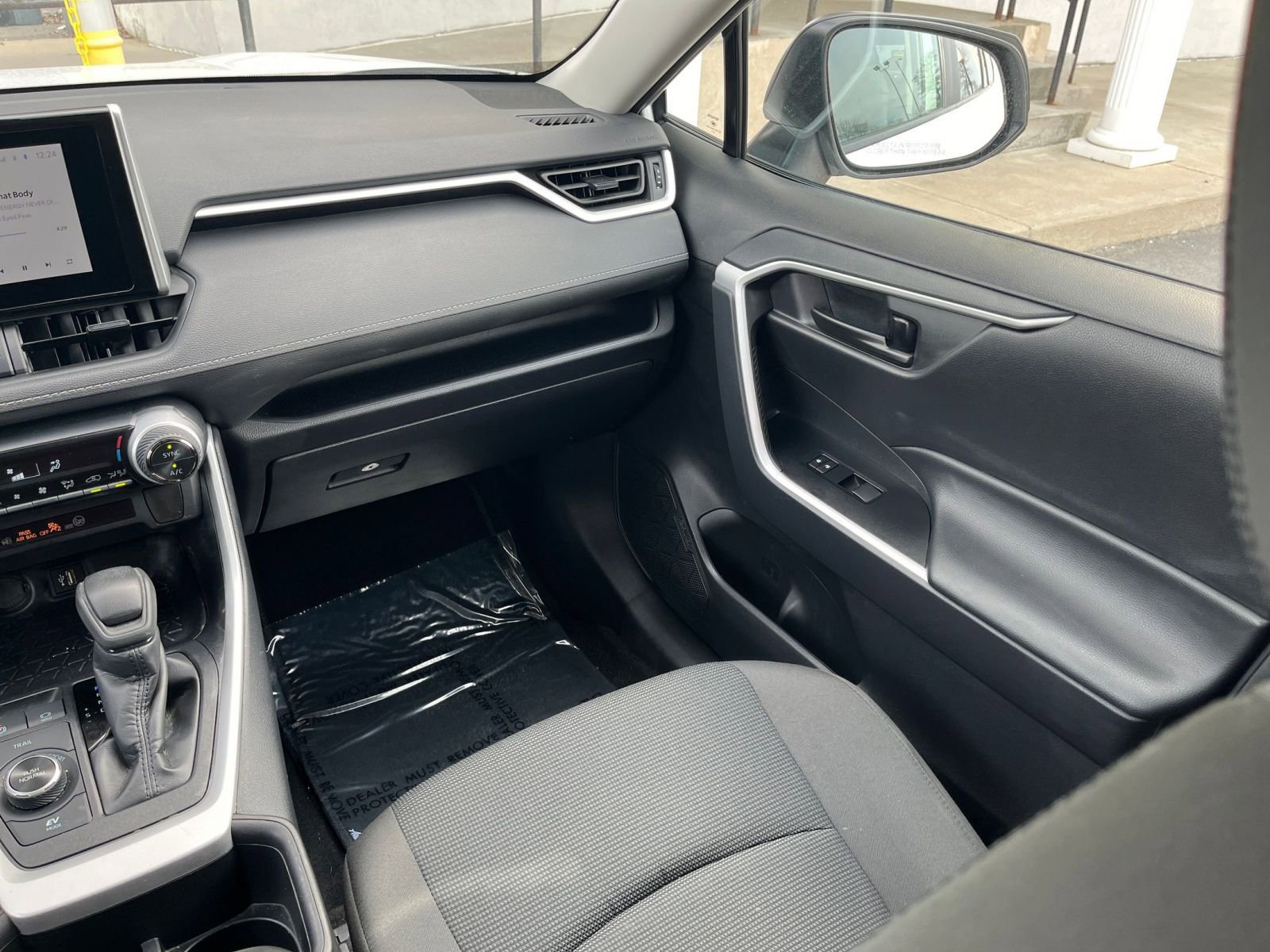 Thumbnail: 2025 Toyota RAV4 - 32