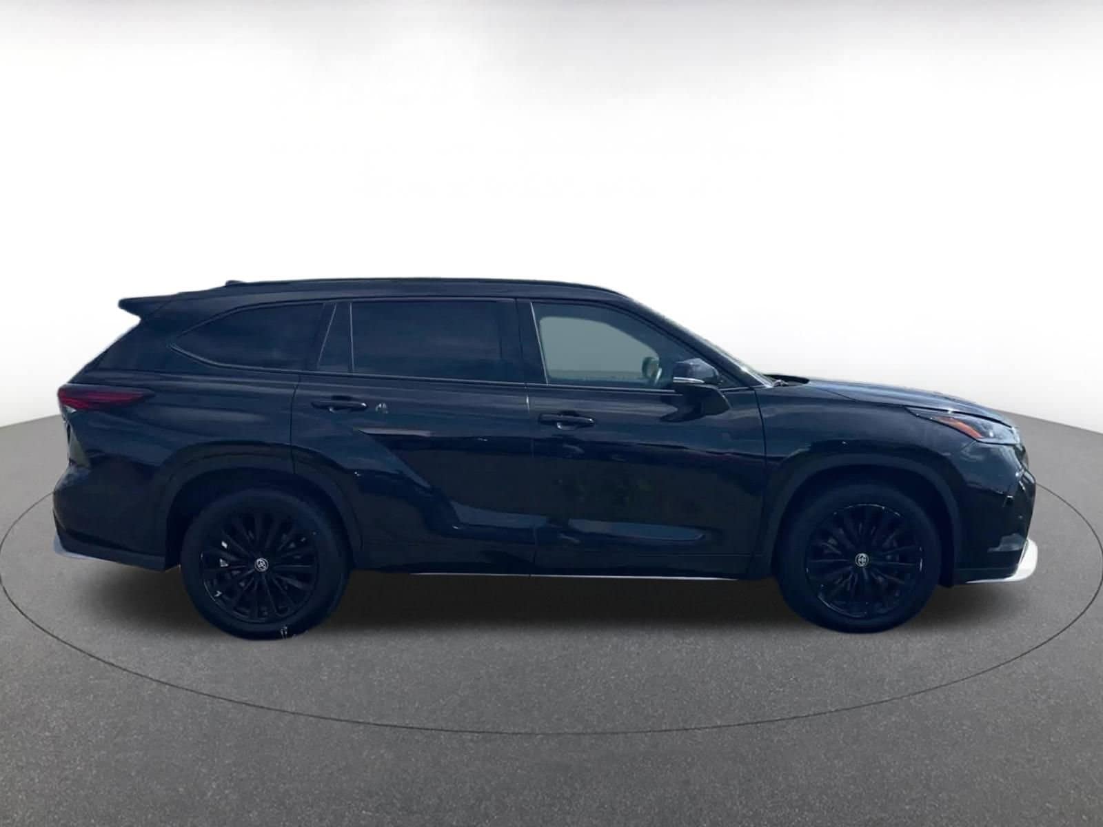 Thumbnail: 2024 Toyota Highlander - 16