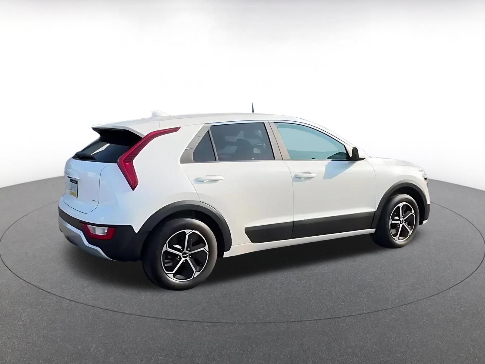 Thumbnail: 2026 Kia Niro - 15