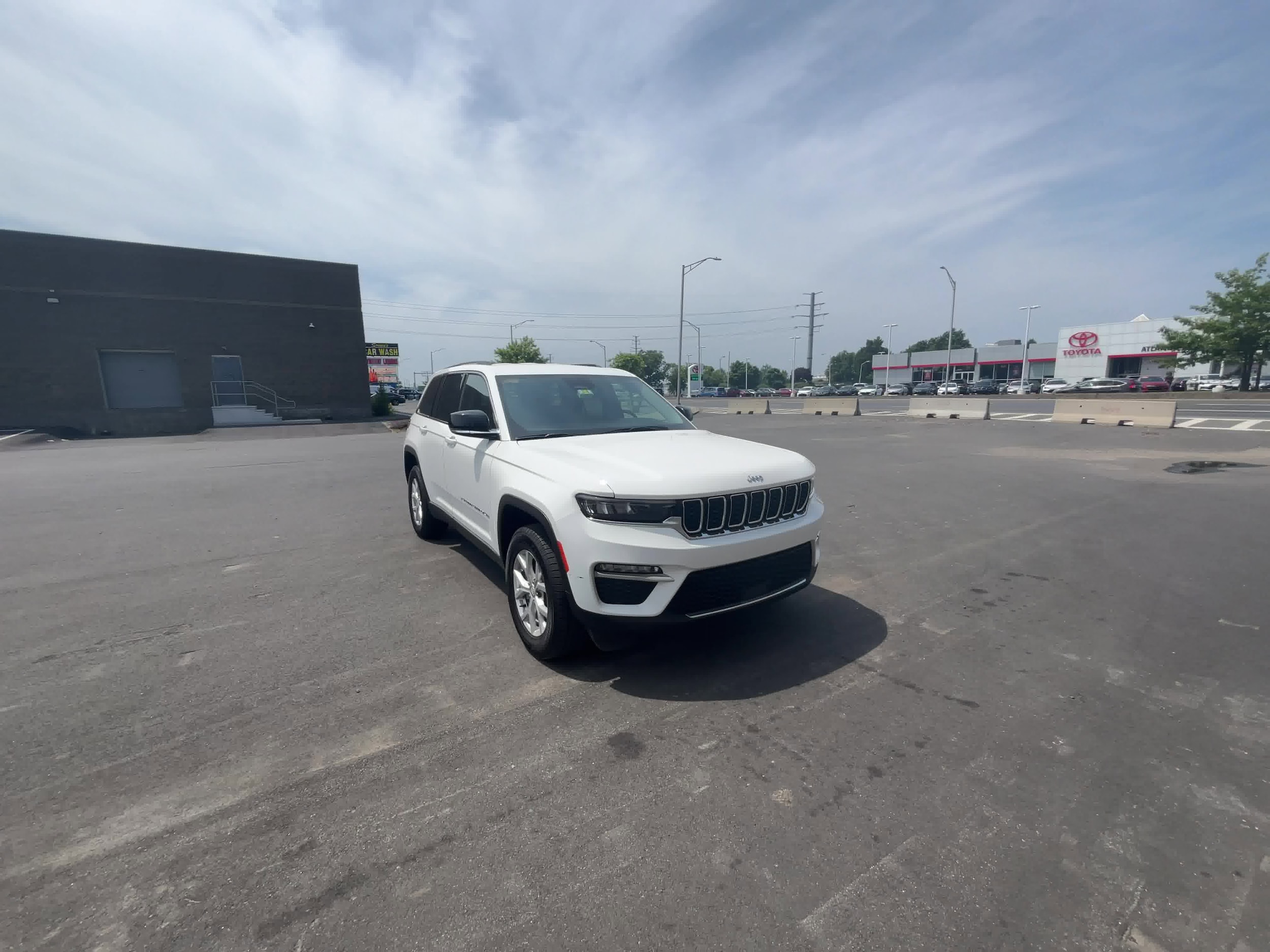 2023 Jeep Grand Cherokee Limited Edition 3