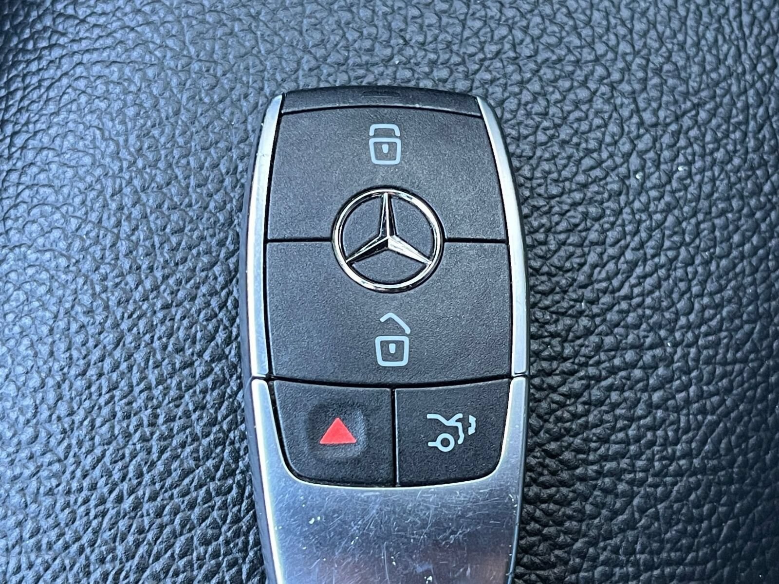 Thumbnail: 2025 Mercedes-Benz GLB - 28