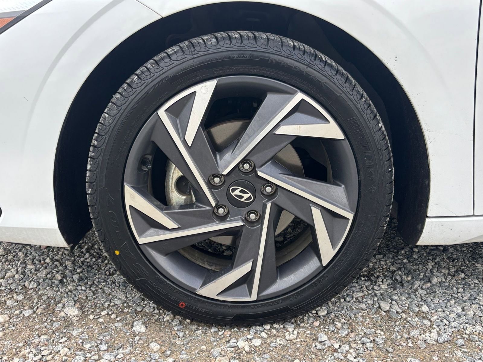 Thumbnail: 2025 Hyundai Elantra - 25