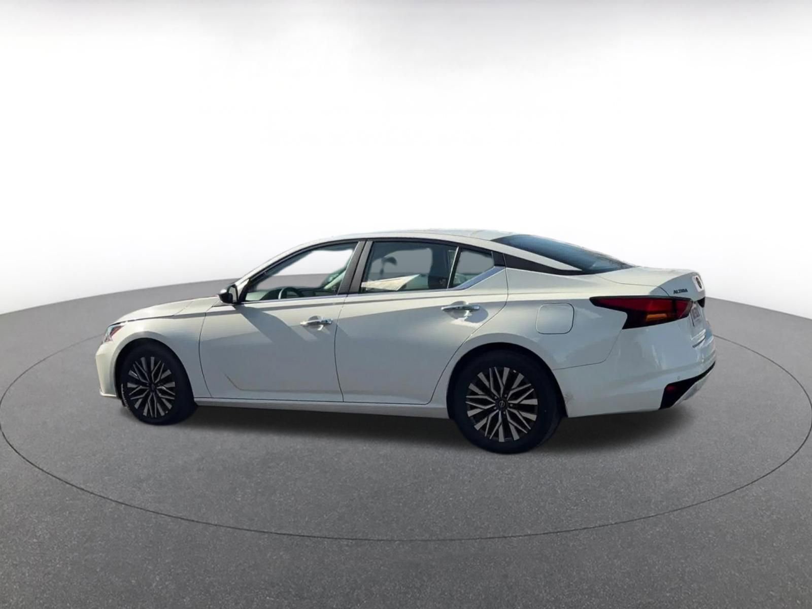 Thumbnail: 2025 Nissan Altima - 10