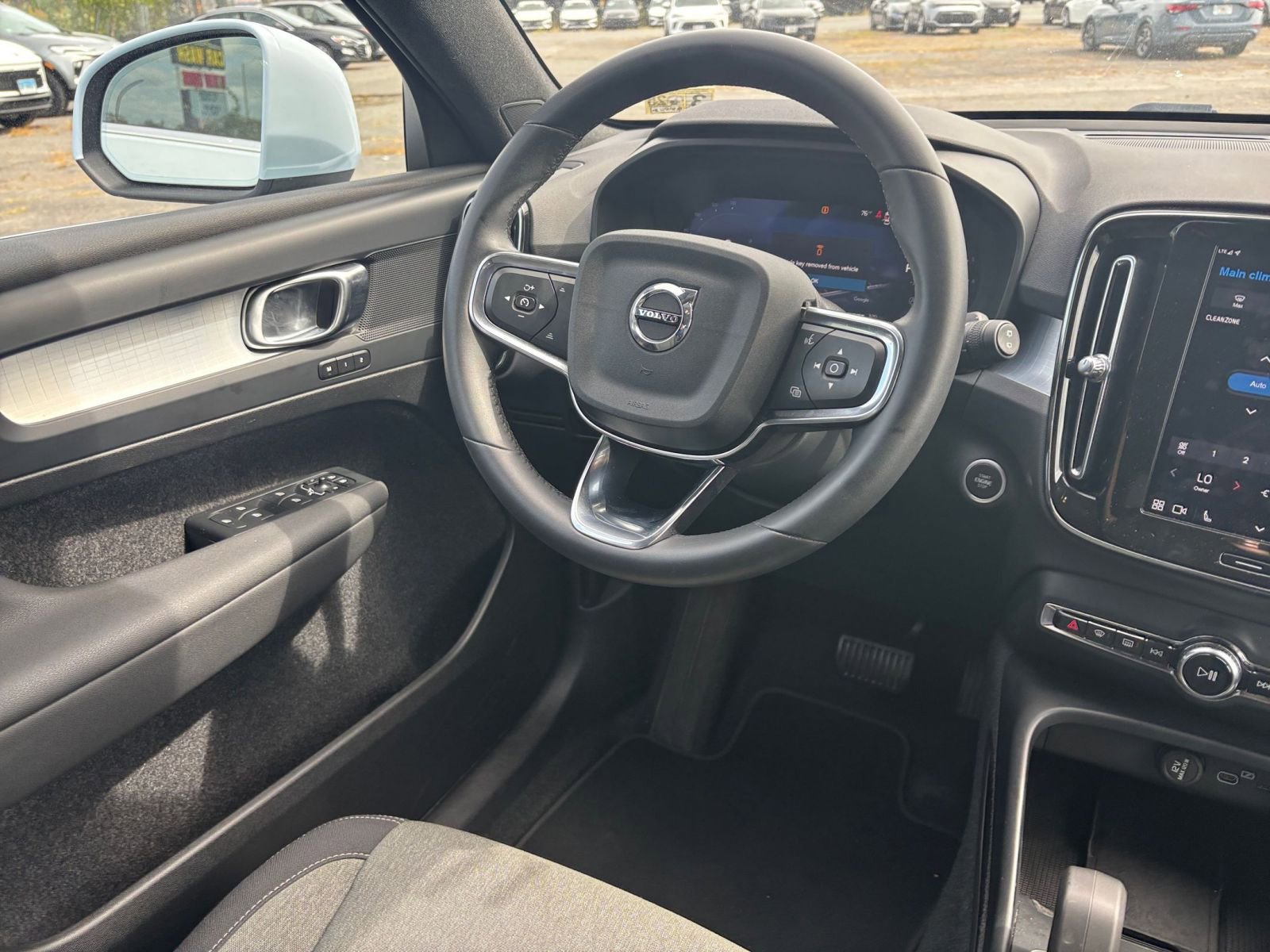 Thumbnail: 2024 Volvo XC40 - 31