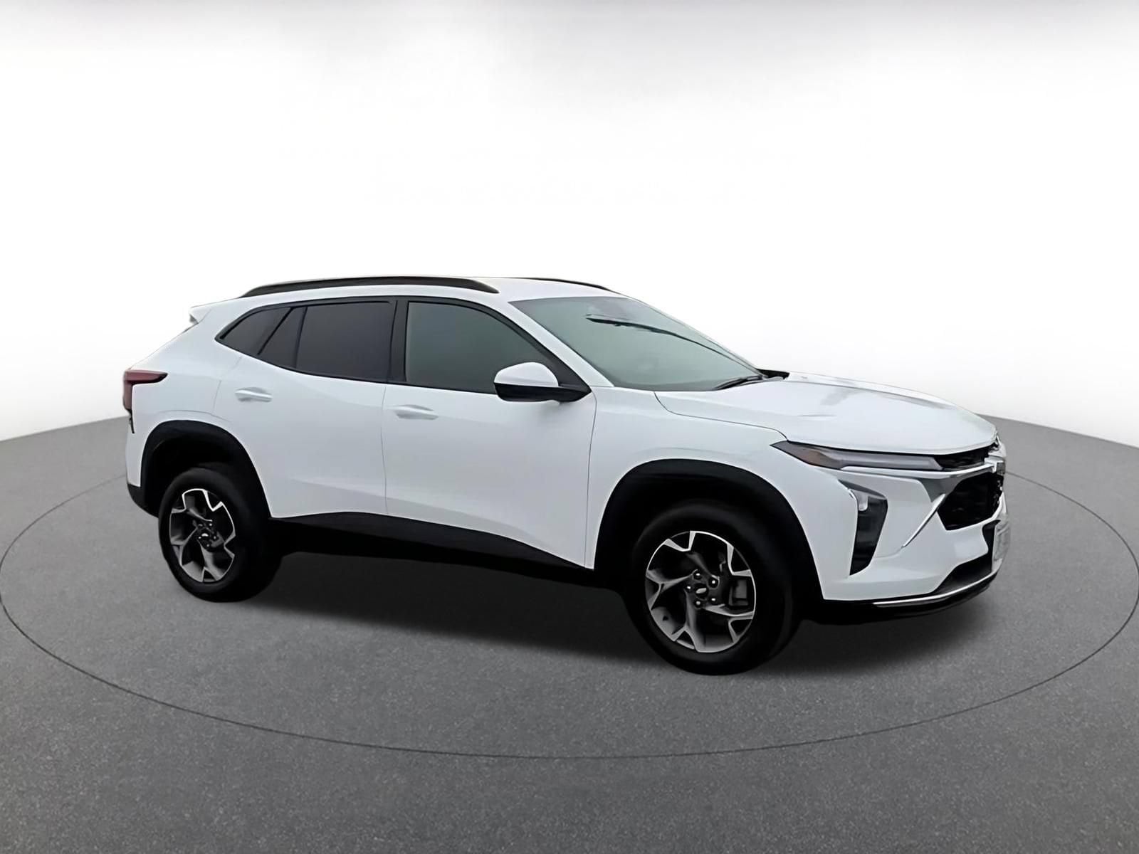 Thumbnail: 2025 Chevrolet Trax - 2