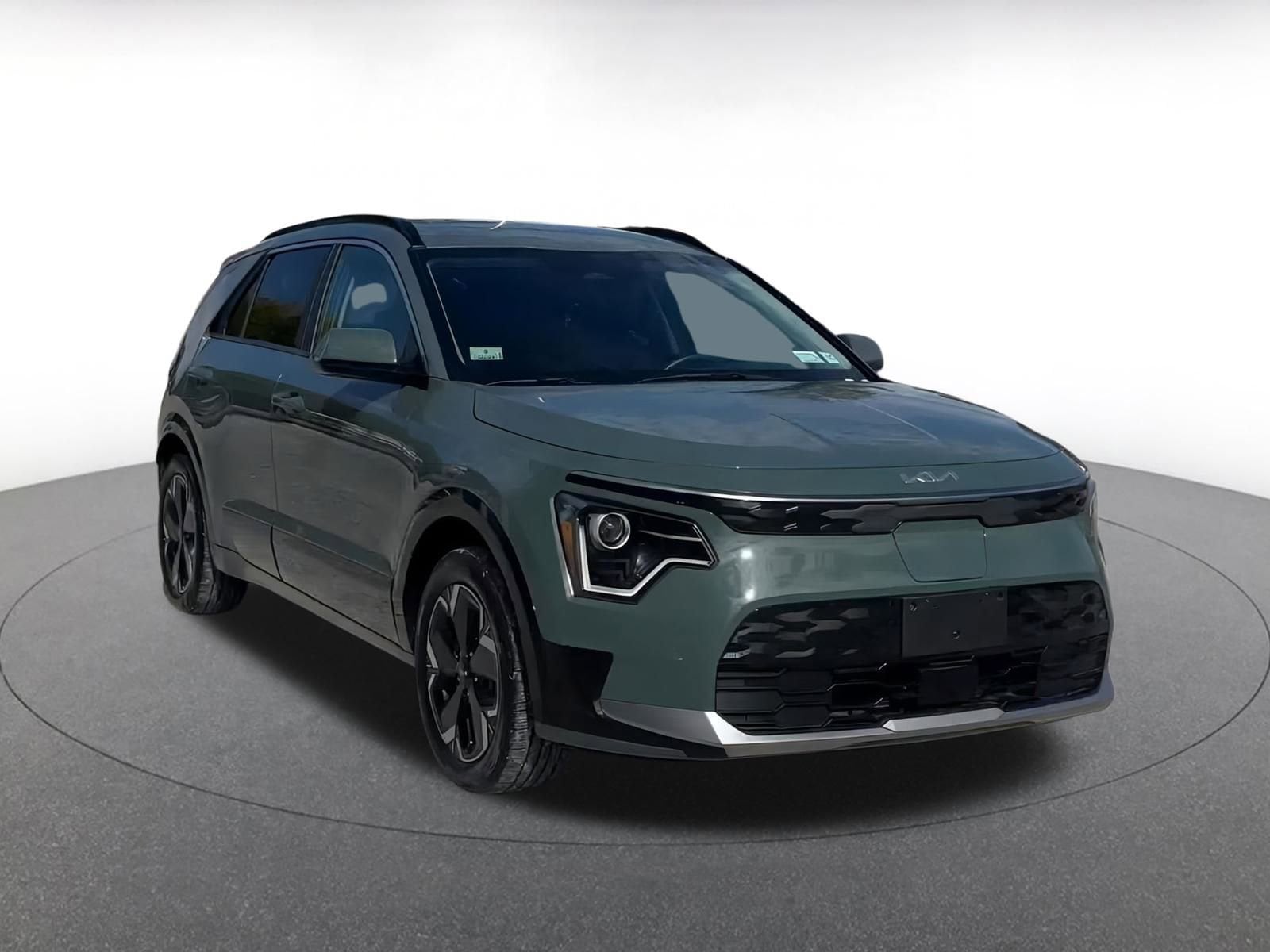 Thumbnail: 2023 Kia Niro - 3