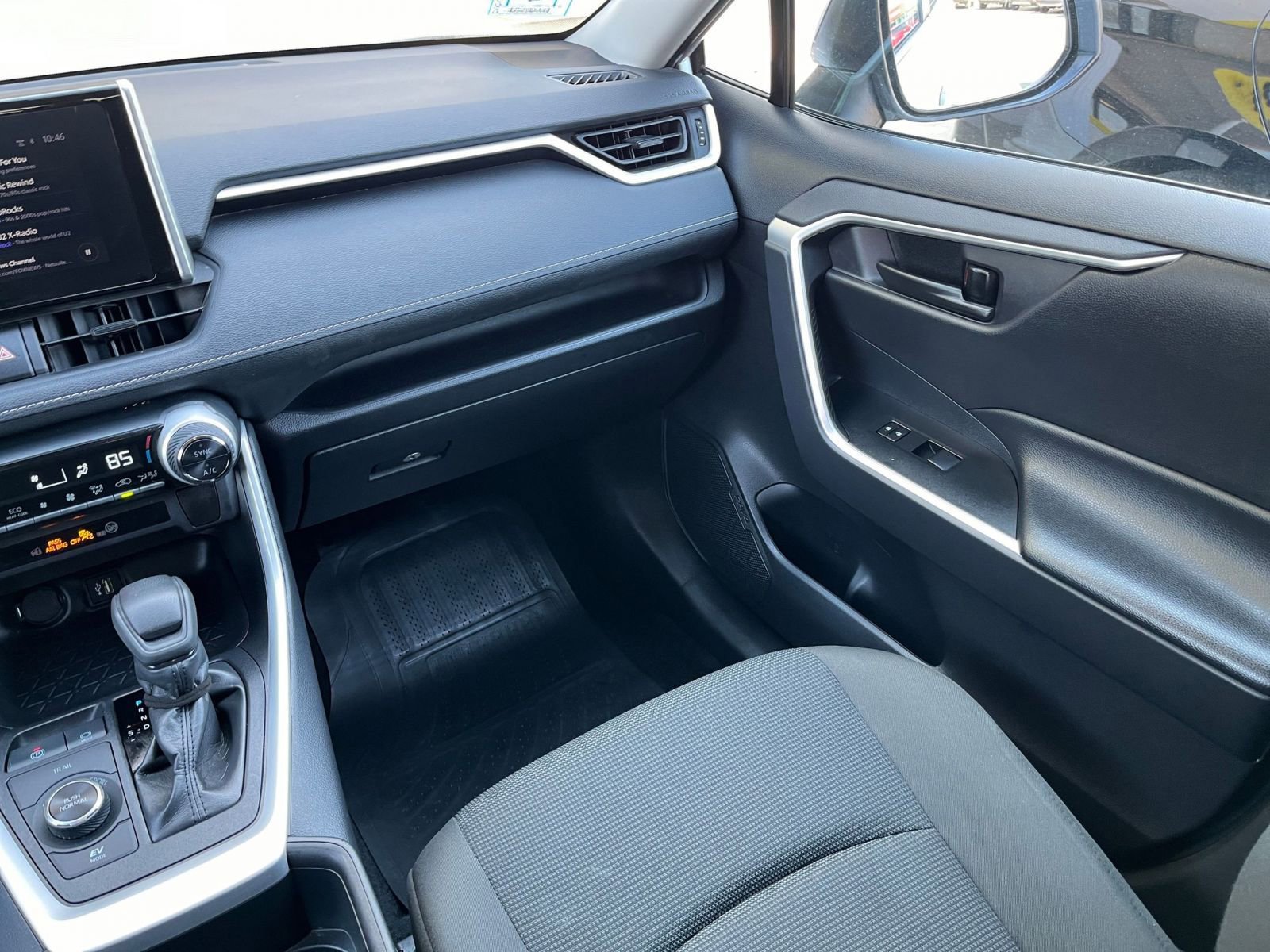 Thumbnail: 2025 Toyota RAV4 - 32