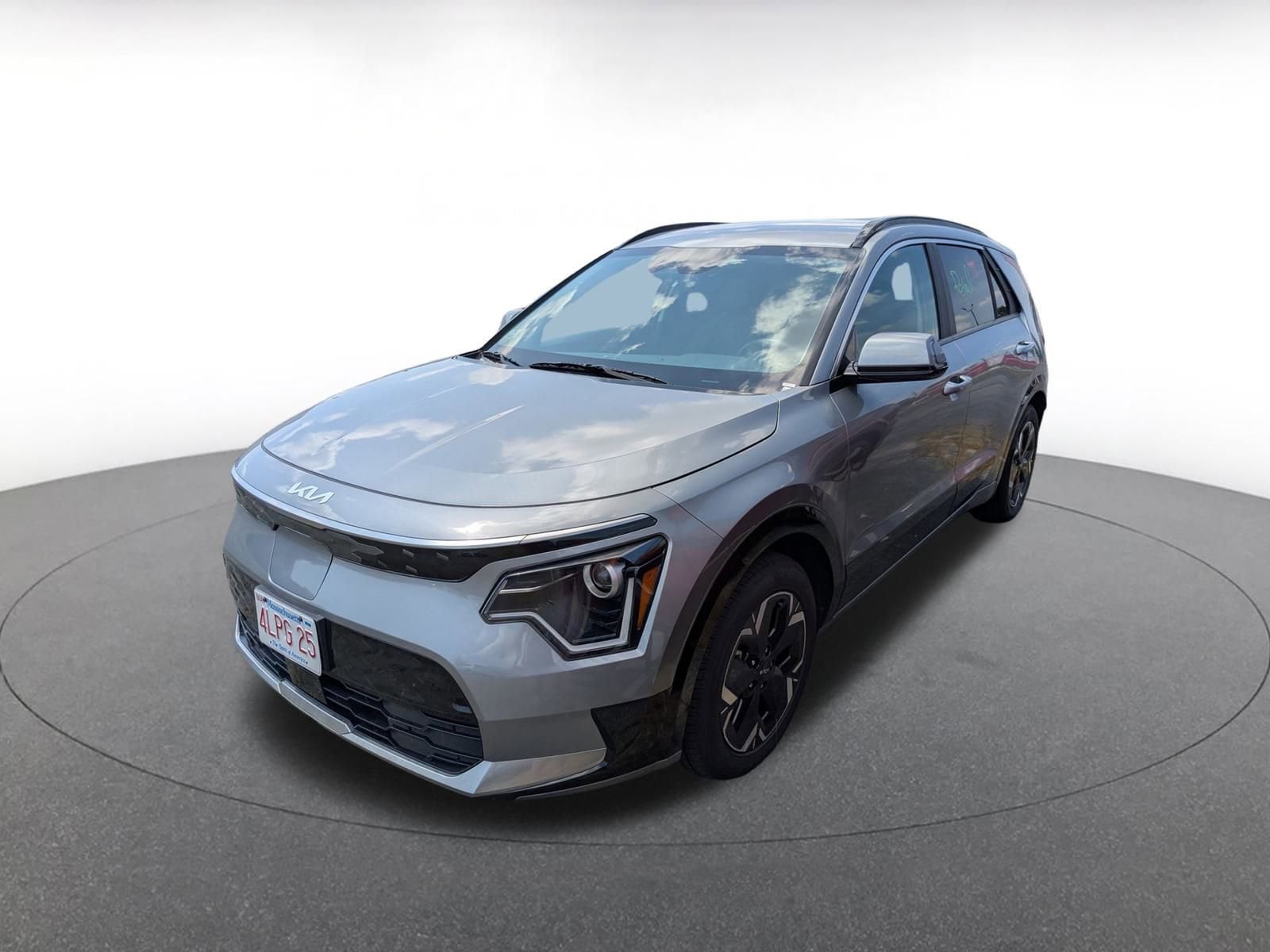 Thumbnail: 2023 Kia Niro - 3