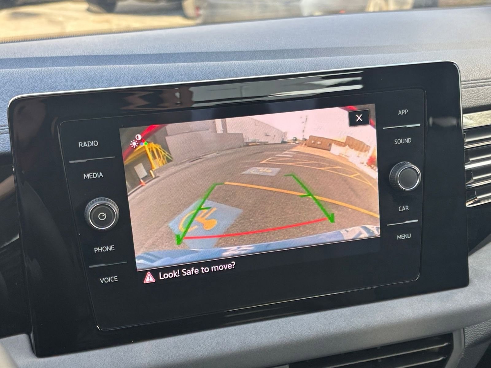 Thumbnail: 2025 Volkswagen Jetta - 17