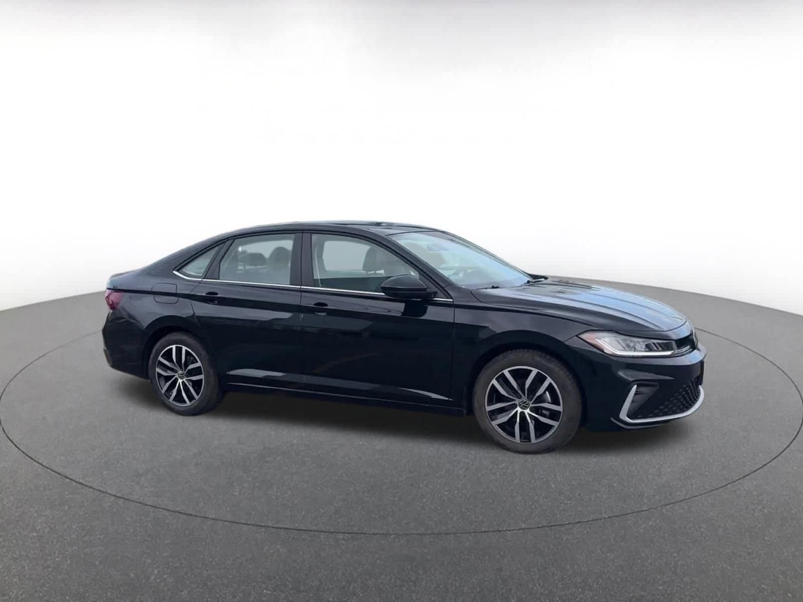 Thumbnail: 2025 Volkswagen Jetta - 2