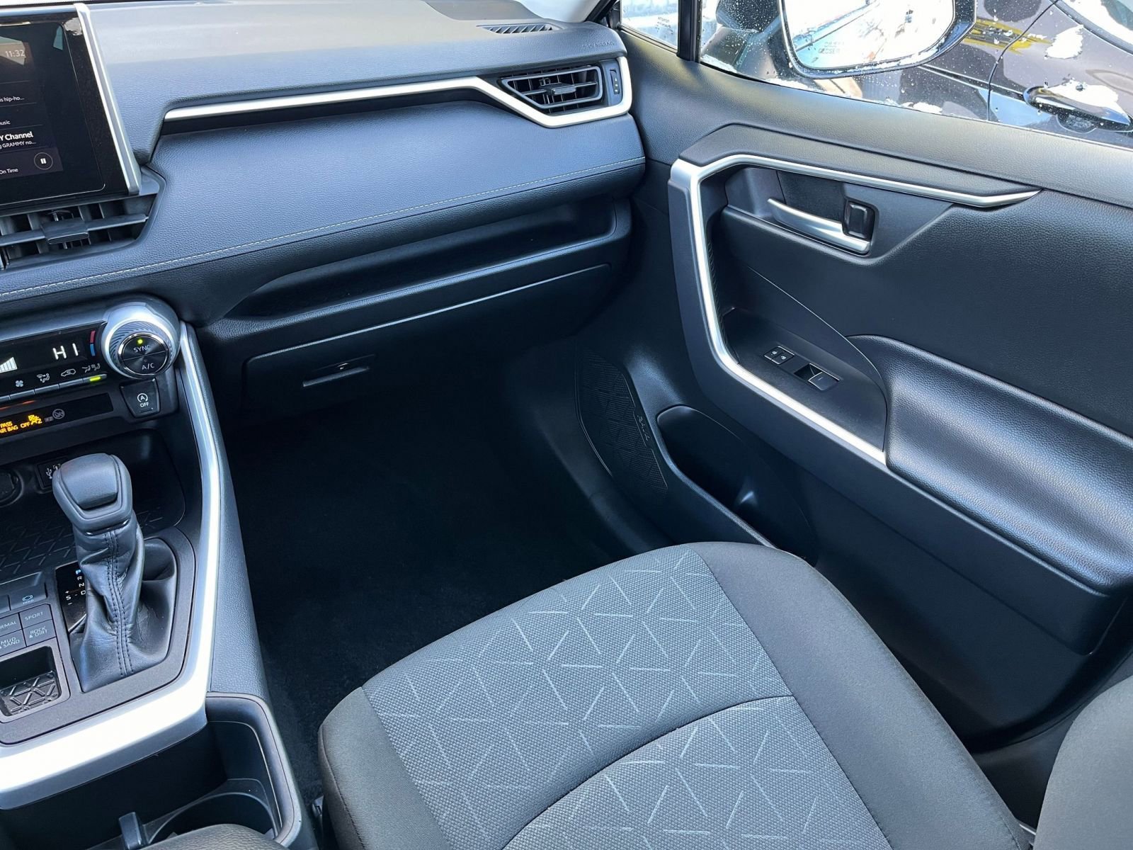 Thumbnail: 2025 Toyota RAV4 - 34