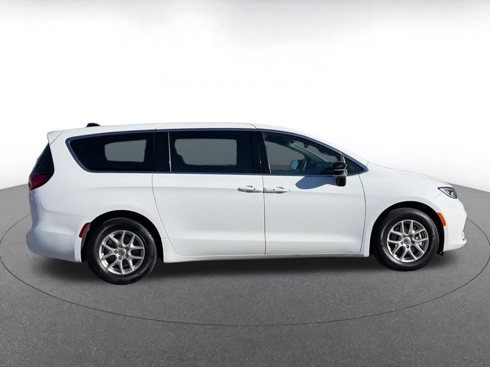 Thumbnail: 2025 Chrysler Pacifica - 15