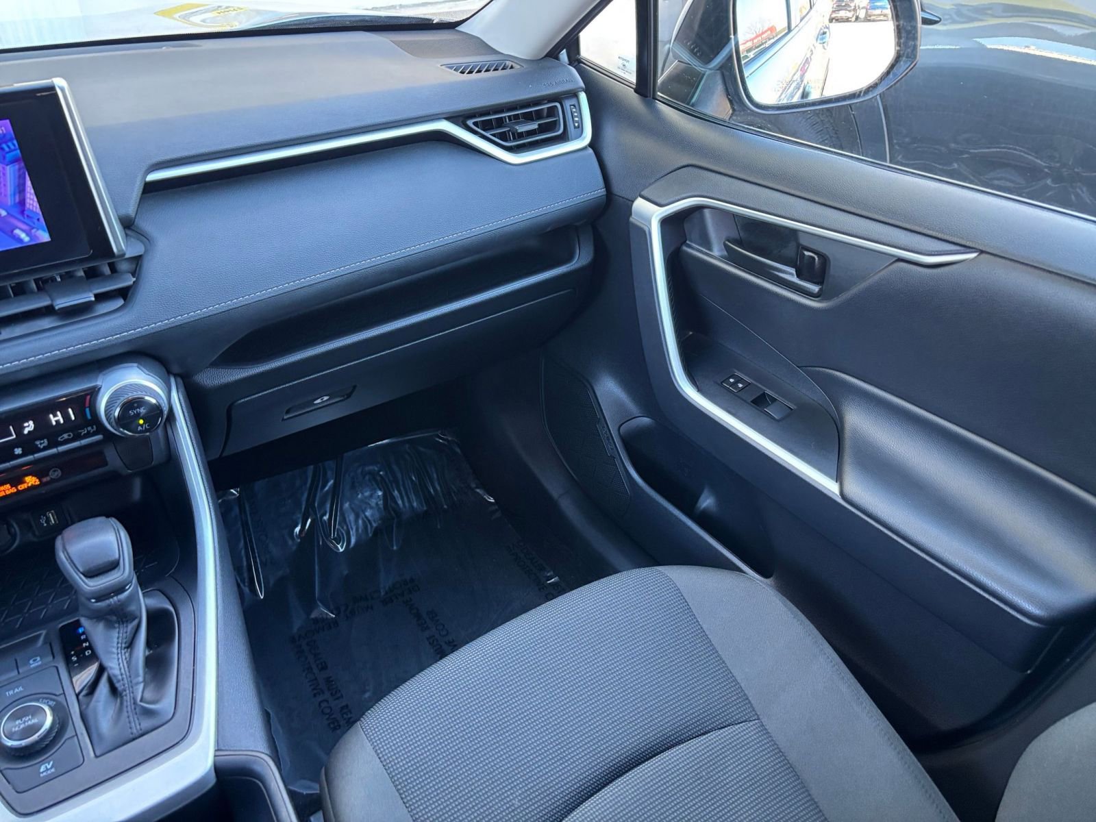 Thumbnail: 2025 Toyota RAV4 - 31