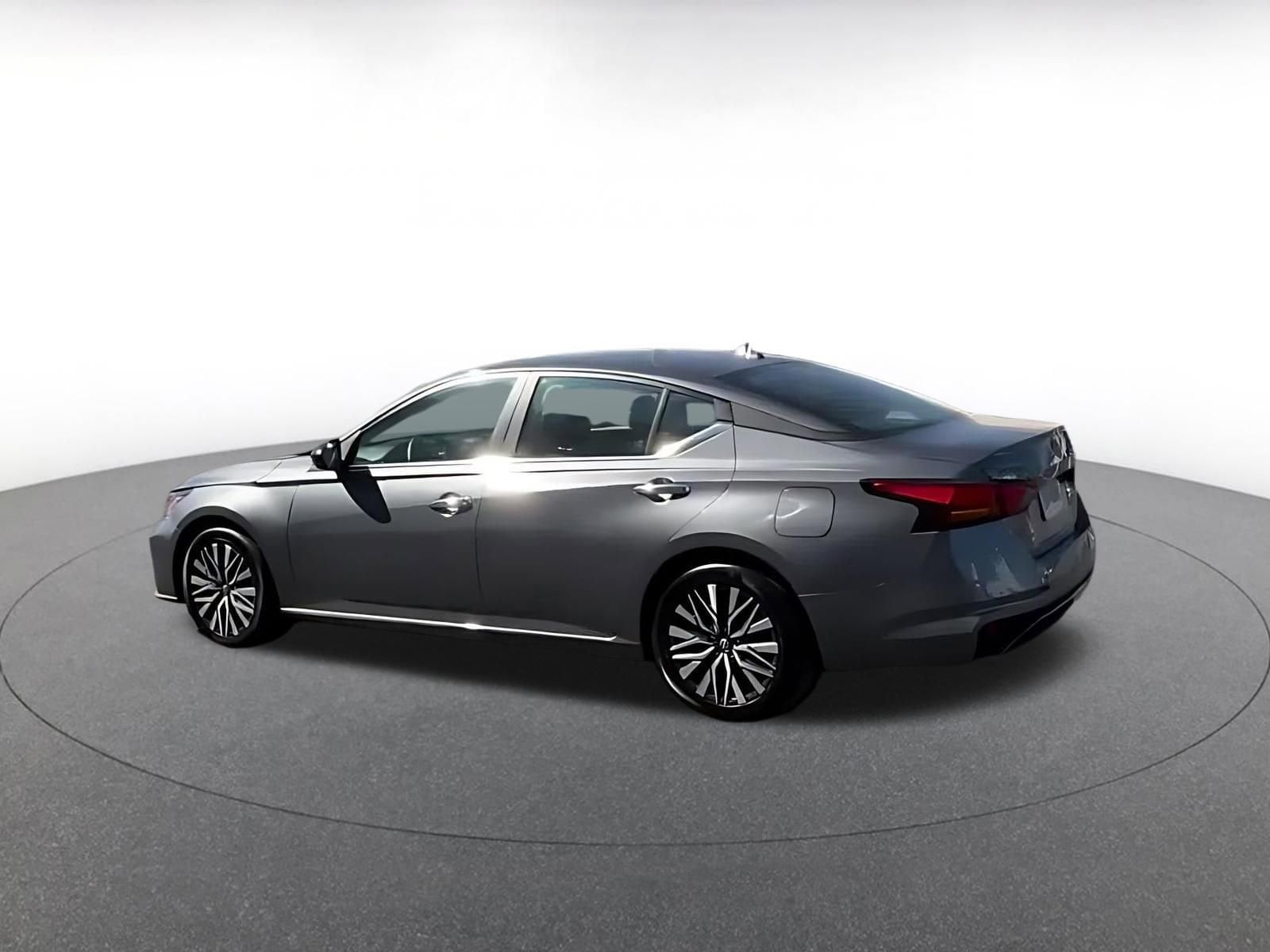Thumbnail: 2025 Nissan Altima - 9