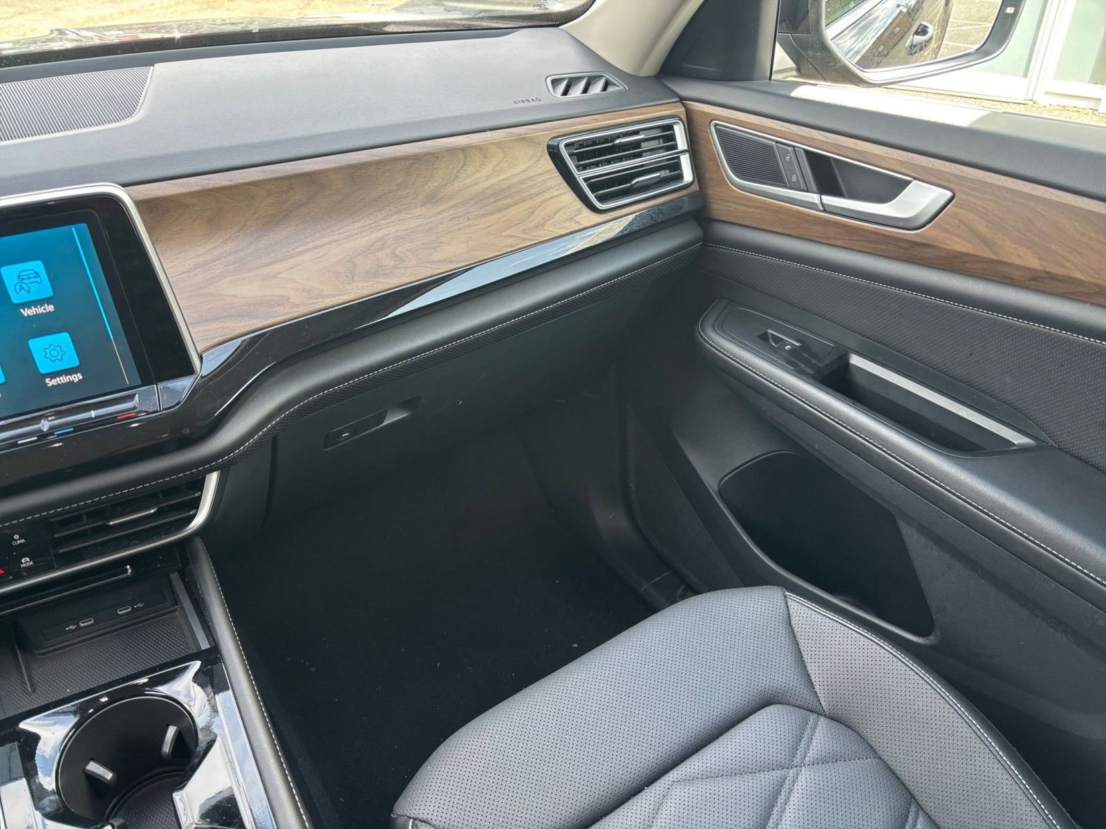 Thumbnail: 2025 Volkswagen Atlas - 33