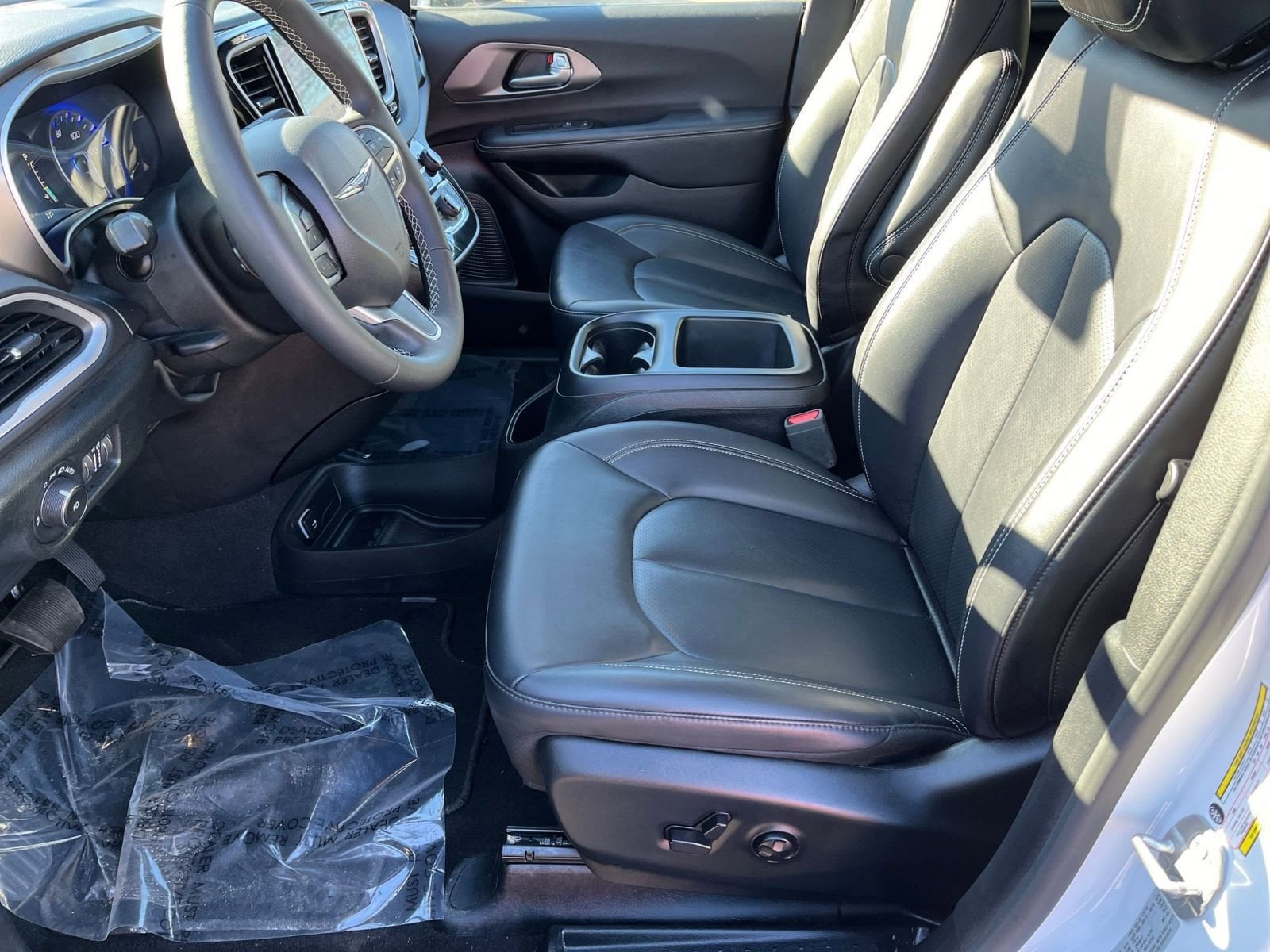 Thumbnail: 2025 Chrysler Pacifica - 24