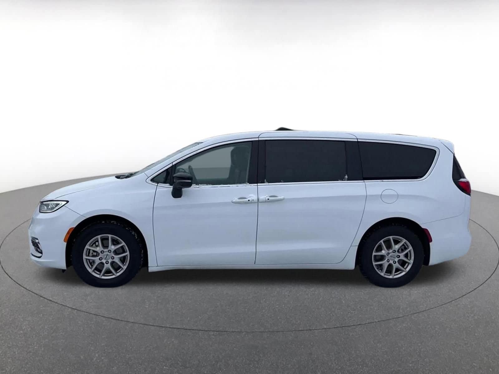 Thumbnail: 2024 Chrysler Pacifica - 8