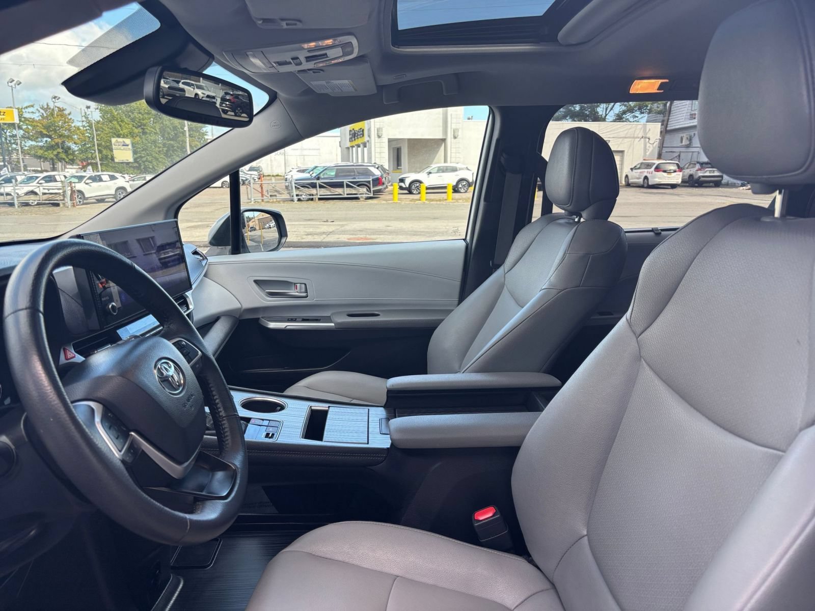 Thumbnail: 2025 Toyota Sienna - 26