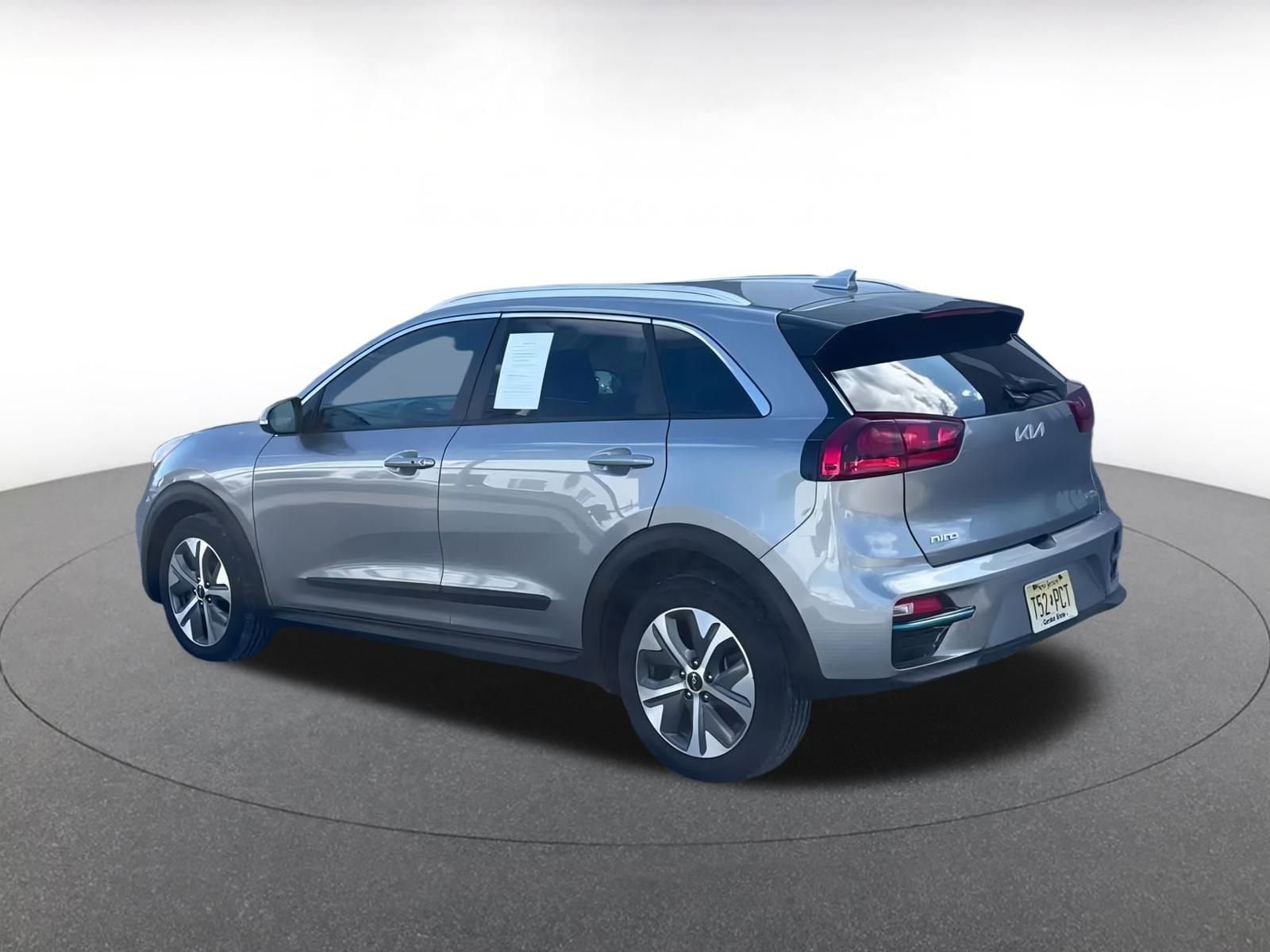 Thumbnail: 2022 Kia Niro - 10