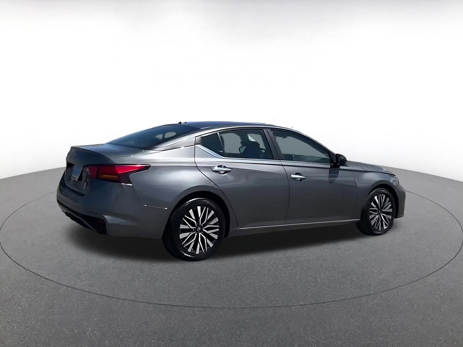 Thumbnail: 2025 Nissan Altima - 10