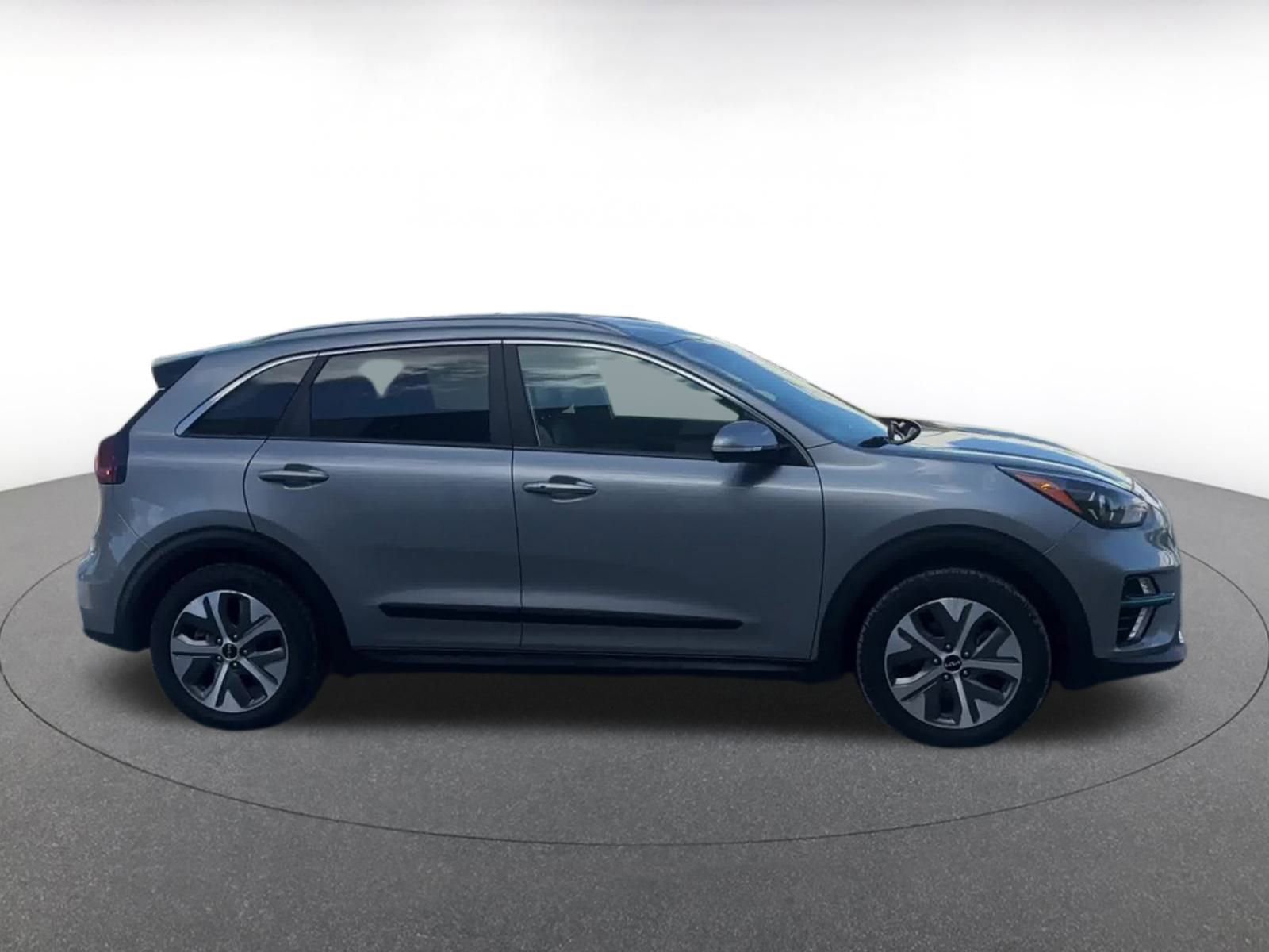 Thumbnail: 2022 Kia Niro - 16