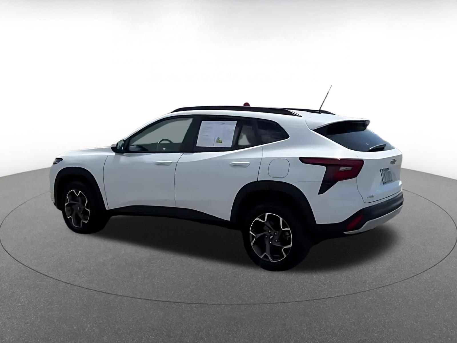 Thumbnail: 2025 Chevrolet Trax - 8