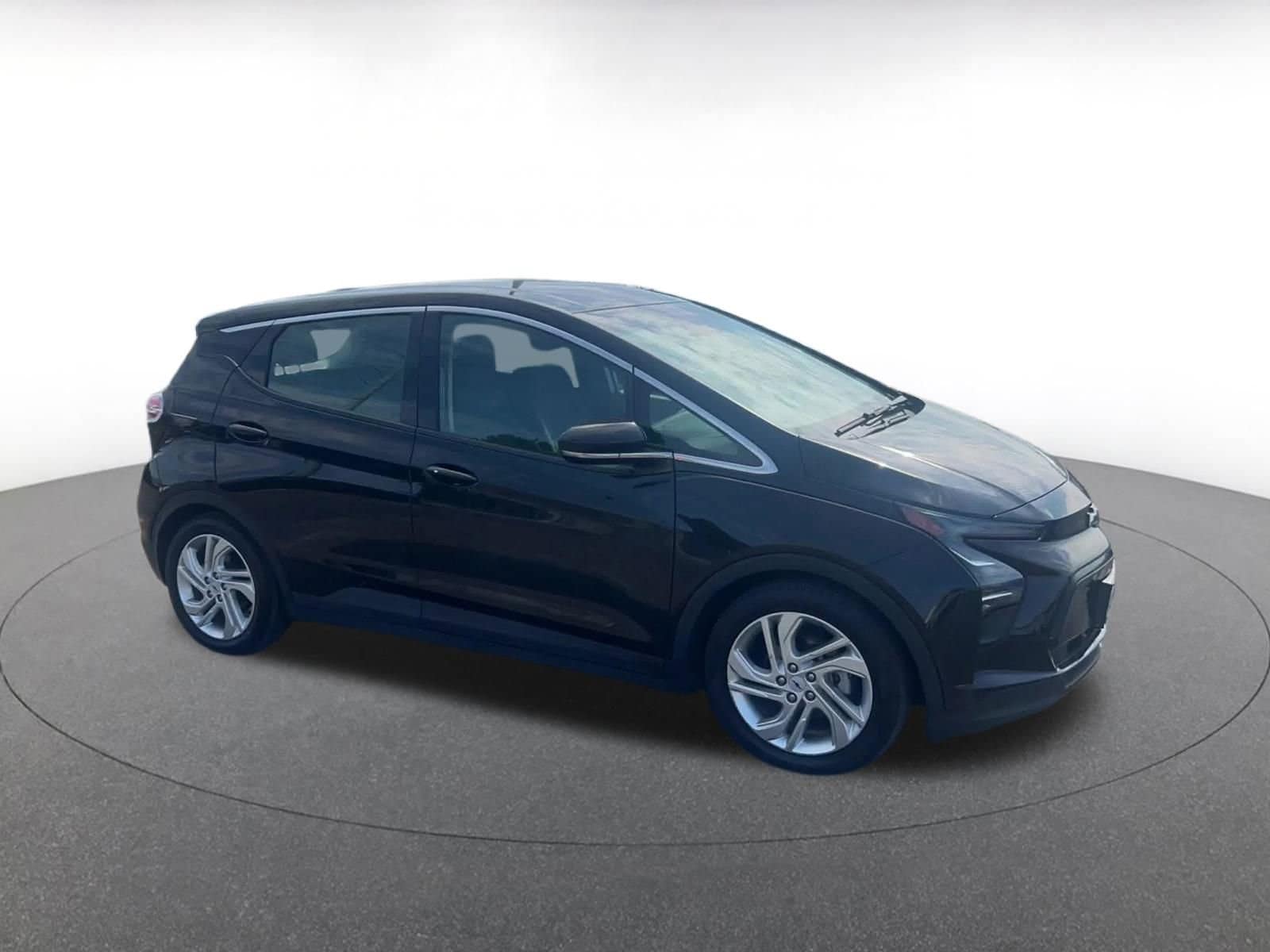 Thumbnail: 2023 Chevrolet Bolt EV - 2